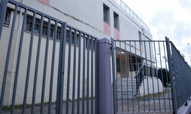 Κορονοϊός: Ξεκινάει από σήμερα η εξ αποστάσεως εκπαίδευση στα δημοτικά σχολεία