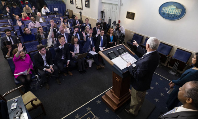 Κορονοϊός - ΗΠΑ: Ύποπτο κρούσμα μεταξύ των δημοσιογράφων που καλύπτουν το ρεπορτάζ του Λευκού Οίκου