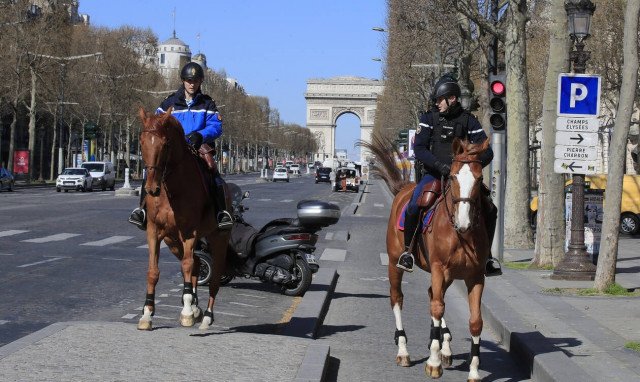 Κορονοϊός Γαλλία: Ενισχύονται τα μέτρα, αυξάνονται τα πρόστιμα