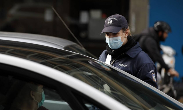 Κορονοϊός: Έλληνας καθηγητής - Ξανακολλάει το ίδιο άτομο; - Πότε θα γίνει η έξαρση στην Ελλάδα