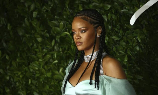 Η Ριάνα κάνει δωρεά πέντε εκατομμυρίων δολαρίων για τη μάχη κατά του κορονοϊού