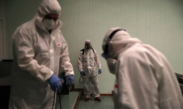 Κορονοϊός - Μόσιαλος: Να τηρούνται οι αποστάσεις ακόμα και εντός του σπιτιού