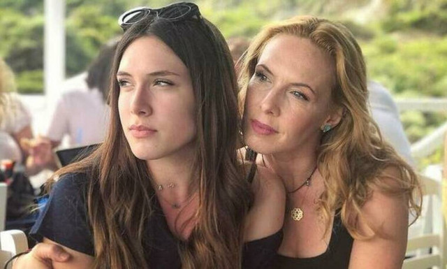 Έτσι περνάει η Εβελίνα Παπούλια στο σπίτι με την κόρη της!