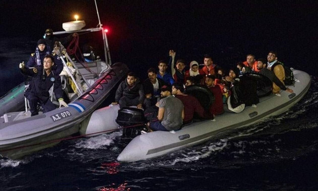 Σοβαρό επεισόδιο στον Έβρο: Επίθεση δουλεμπόρων με χατζάρες σε φουσκωτό του Λιμενικού