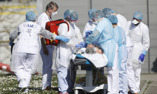 Κορονοϊός: «Γενοκτονία» στην Ευρώπη – Θάνατος παντού και φόβοι για νέες… Ιταλίες