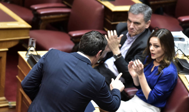 Κορονοϊός - ΣΥΡΙΖΑ: Η κυβέρνηση οδηγεί την οικονομία σε καταστολή