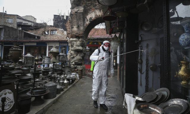 Κορονοϊός: Κραυγή αγωνίας από χιλιάδες εγκλωβισμένους στο αεροδρόμιο της Κωνσταντινούπολης 