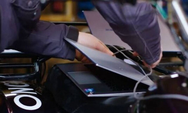 Για πρώτη φορά ηλεκτρικό όχημα φορτίζεται από Laptop!