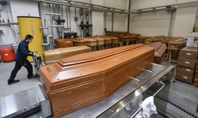 Κορονοϊός - «Βόμβα»: Έφτασε νωρίτερα ο ιός στην Ιταλία; – Εξετάζεται η εκταφή πτωμάτων