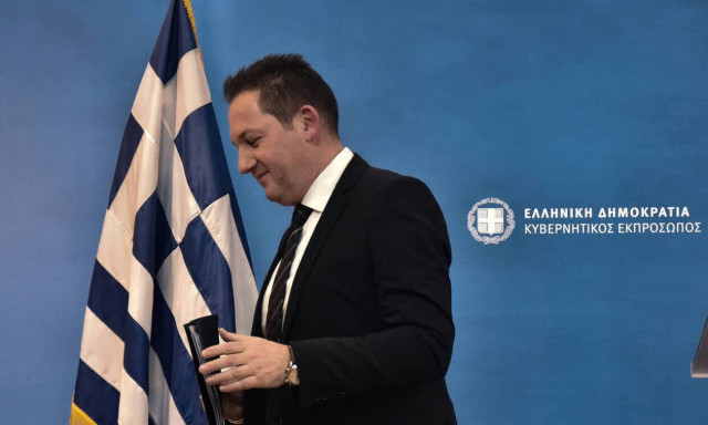 Δείτε LIVE την ενημέρωση των δημοσιογράφων από τον Στέλιο Πέτσα