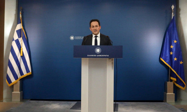 Κορονοϊός: Ο Πέτσας αρνείται τα περί υπερτιμολογήσεων στις ιδιωτικές ΜΕΘ –Τι είπε για τις προσλήψεις