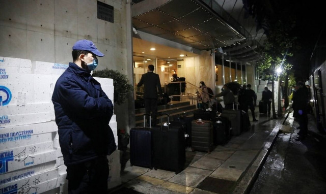 Επαναπατρίστηκαν οι 32 Έλληνες που είχαν εγκλωβιστεί στην Τουρκία (pics)