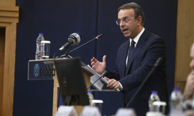 Κορονοϊός: «Βόμβα» Σταϊκούρα για μείωση του ΑΕΠ έως και 3%