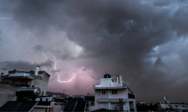 Έκτακτο δελτίο ΕΜΥ: Με βροχές και καταιγίδες η Παρασκευή - Πού θα είναι έντονα τα φαινόμενα