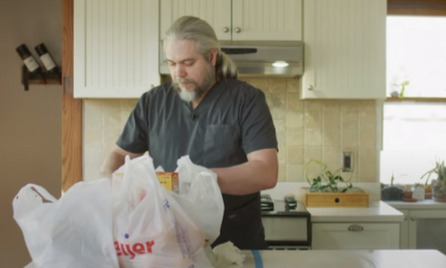 Έτσι θα απολυμαίνεις τα ψώνια από το σούπερ μάρκετ (vid)