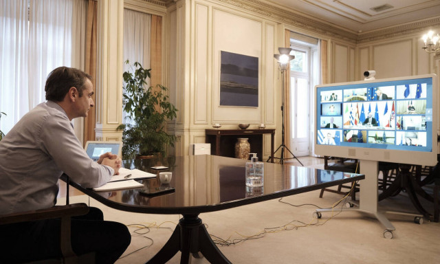 Mitsotakis stresses the importance of corona bond