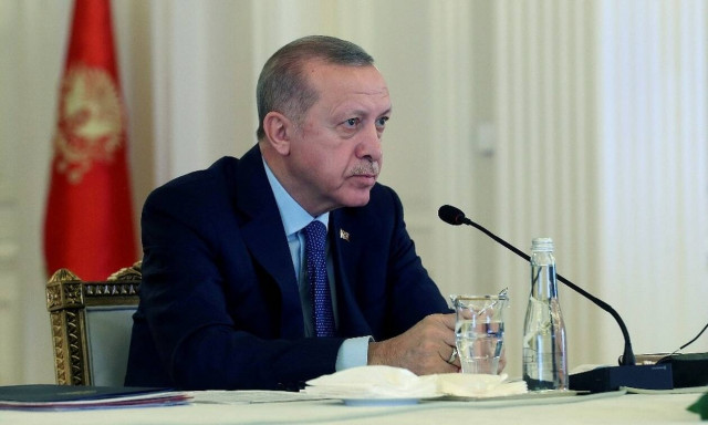 Κορονοϊός - Τραγικός Ερντογάν: Εθελοντική καραντίνα - Βραδυφλεγής «βόμβα» τα κρούσματα σε μετανάστες