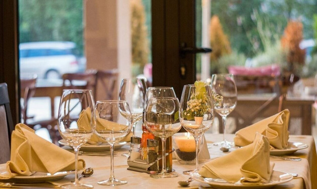 Άφησε 10.000 δολάρια πουρμπουάρ σε εστιατόριο που έκλεισε λόγω κορονοϊου – Δείτε το λόγο (pics)