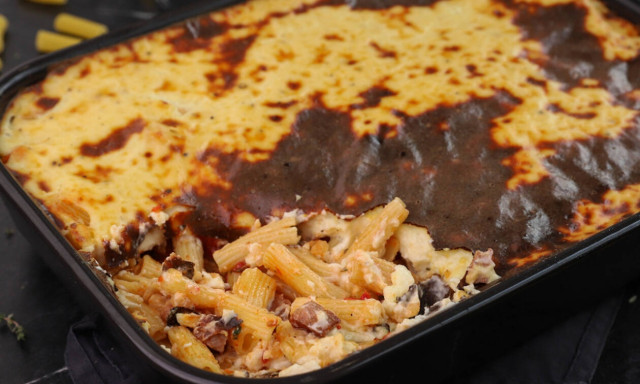 Η συνταγή της ημέρας: Ριγκατόνι με χωριάτικο λουκάνικο στο φούρνο