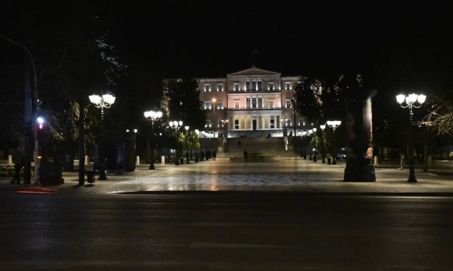 Κορονοϊός: Στο τραπέζι τα αυστηρότερα μέτρα - Προς παράταση και η απαγόρευση κυκλοφορίας