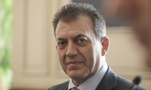 Κορονοϊός - Βρούτσης: Αναληθή τα περί μείωσης μισθού 50%