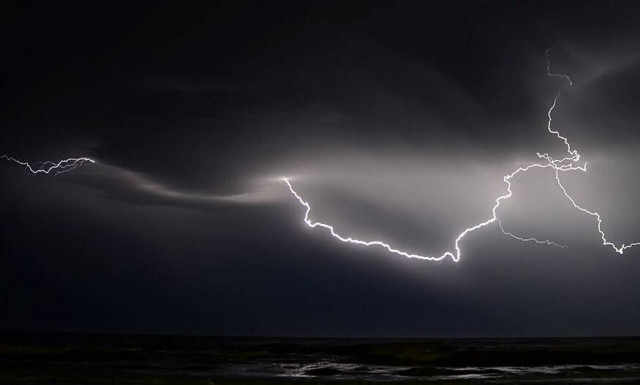 Δες τι απίστευτο έκανε ένας κεραυνός σε χωριό της Εύβοιας