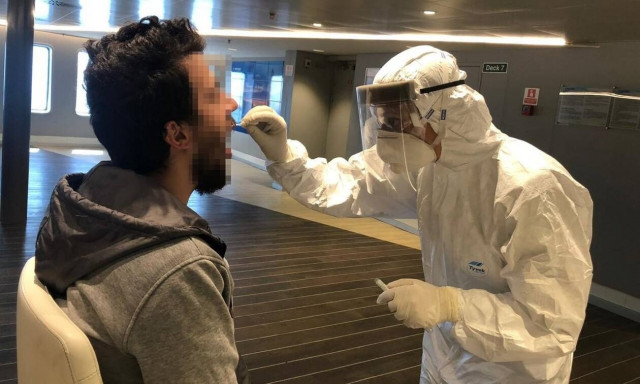 Κορονοϊός: Κλιμάκιο του ΕΟΔΥ στο πλοίο «Ελευθέριος Βενιζέλος» για έλεγχο και ιχνηλάτηση 