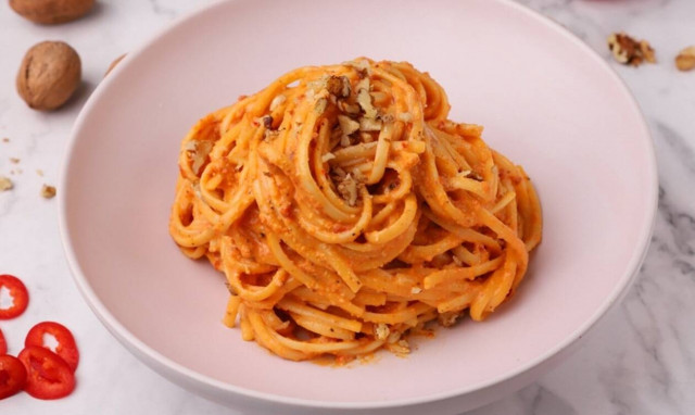 Η συνταγή της ημέρας: Λιγκουίνι με σάλτσα κόκκινης πιπεριάς