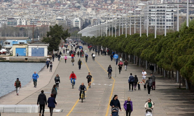 Κορονοϊός: Τέρμα οι βόλτες στην παραλία της Θεσσαλονίκης - Από σήμερα η απαγόρευση κυκλοφορίας