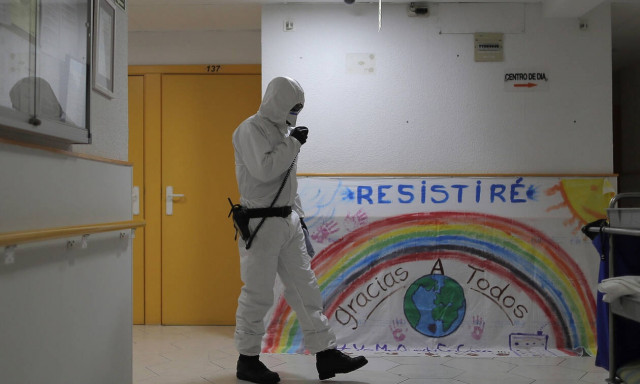 O κορονοϊός στον κόσμο: Αρνητικό ρεκόρ στην Ισπανία, συναγερμός στις ΗΠΑ, ελπίδα στην Ιταλία