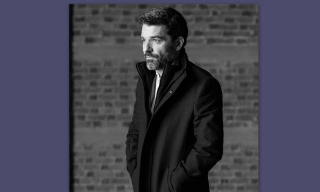 O Πέτρος Λαγούτης φτιάχνει κρέπες στην κουζίνα του - Δες τη συνταγή του (video) 