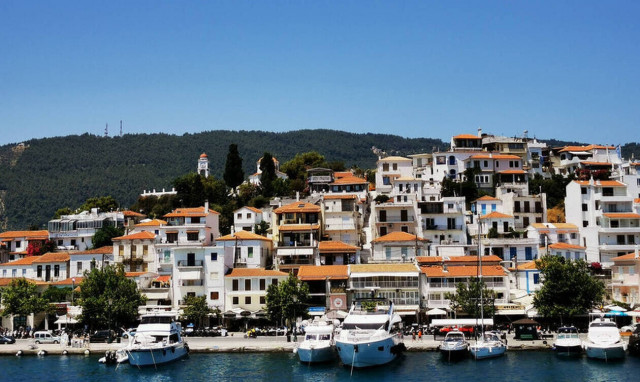 Κορονοϊός: Συναγερμός στην Σκιάθο - Ύποπτο κρούσμα μεταφέρθηκε με θαλάσσιο ταξί