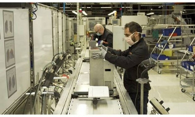 Από την παραγωγή αυτοκινήτων στην παραγωγή αναπνευστήρων