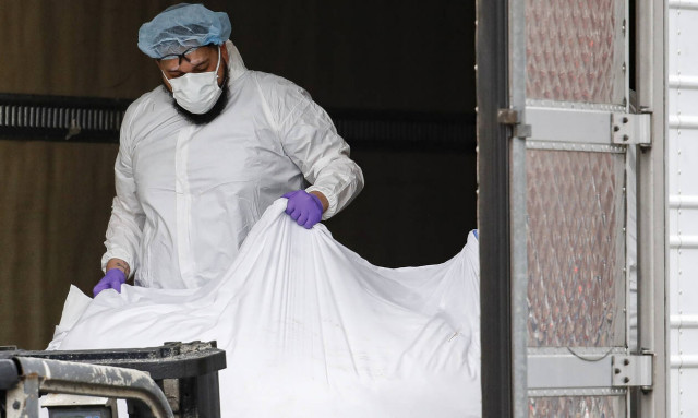 Κορονοϊός: Αυτή είναι η μοδίστρα που έραψε 600 χειρουργικές μάσκες χωρίς αμοιβή στα Γρεβενά