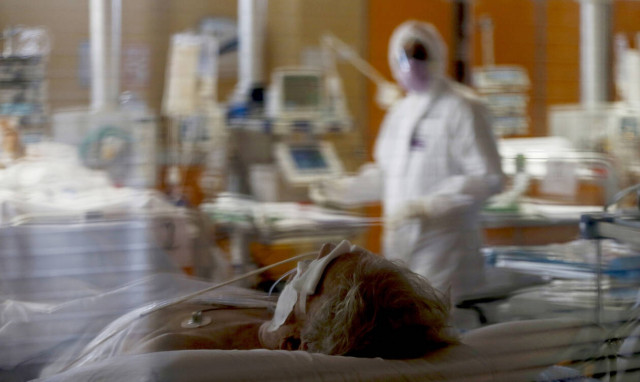 Κορονοϊός - Βέλγιο: 90χρονη αρνήθηκε αναπνευστήρα για να «σωθούν οι νεότεροι»