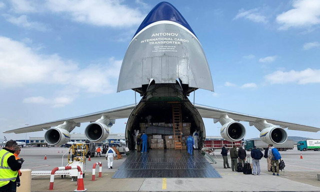 Κορονοϊός: Στο «Ελ. Βενιζέλος» 80 τόνοι υγειονομικού υλικού από την Κίνα