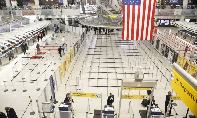 Κορονοϊός ΗΠΑ: Η εναέρια επιβατική κίνηση καταγράφει τη μεγαλύτερη πτώση της από την 11η Σεπτεμβρίου