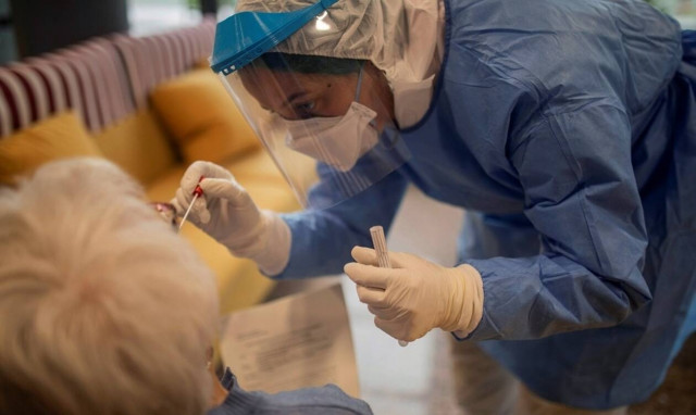 Κορονοϊός Βέλγιο: Συγκίνηση για 90χρονη που αρνήθηκε αναπνευστήρα - «Κρατήστε τον για νεότερους»