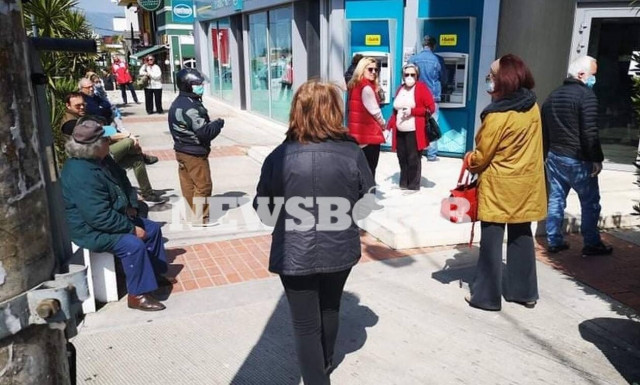 Απαγόρευση κυκλοφορίας: Tα μέτρα για να αποφευχθεί ο συνωστισμός σε τράπεζες και Εφορίες