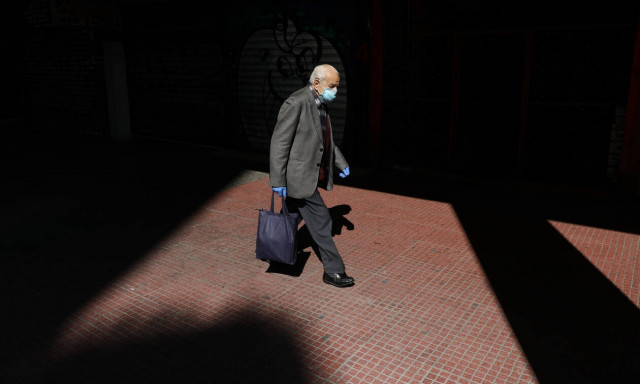 Κορονοϊός - Έρχονται αυστηρότερα μέτρα: «Κόφτης» στα SMS - Τι θα ισχύσει για την πασχαλινή έξοδο