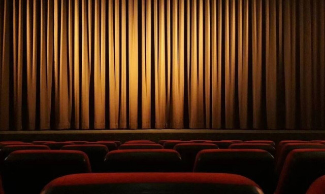 Κορονοϊός: Πέθανε διάσημος ηθοποιός - Δείτε πού κόλλησε τον ιό (pics)