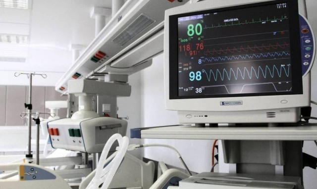 Κορονοϊός: 20 νοσοκομειακά μόνιτορ και 40 φορεία απομόνωσης παραδίδονται στο υπουργείο Υγείας 