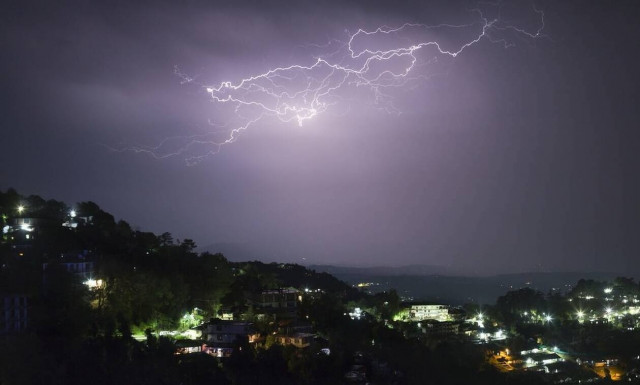 Weather forecast: Heavy rainfall, strong winds on Saturday (04/04/2020)