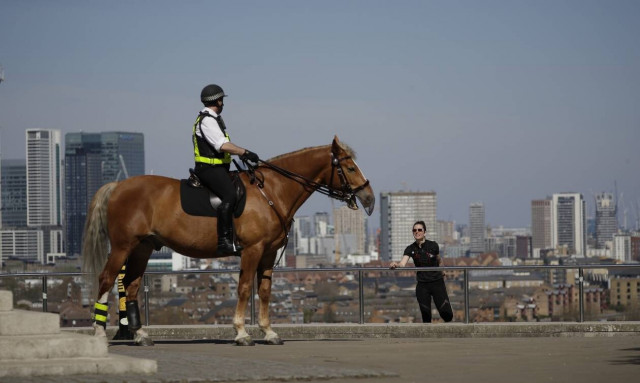 Κορονοϊός: «Θερίζει» η πανδημία στη Βρετανία - 621 νεκροί σε ένα 24ωρο