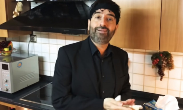 «Μένουμε Σπίτι» αλά Κρητικά: Ο Σήφης μιμείται τον Σπύρο Παπαδόπουλο και δίνει… ρέστα! (video)