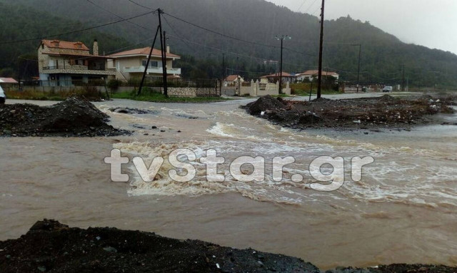 Κακοκαιρία: Προβλήματα σε Εύβοια, Χαλκιδική, Τρίκαλα και Σκιάθο - Πλημμύρες και κατολισθήσεις