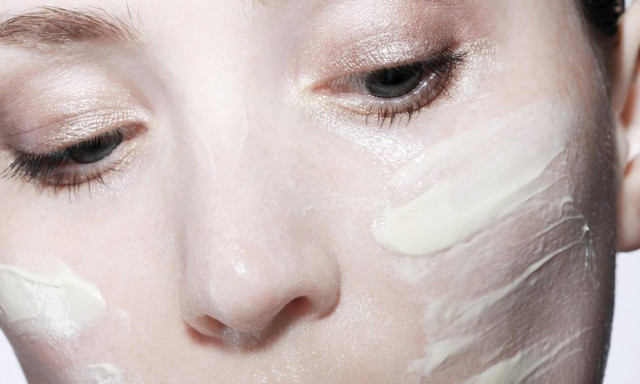 Τι είναι η «νηστεία της επιδερμίδας»; Μήπως πρέπει να την κάνεις και εσύ;