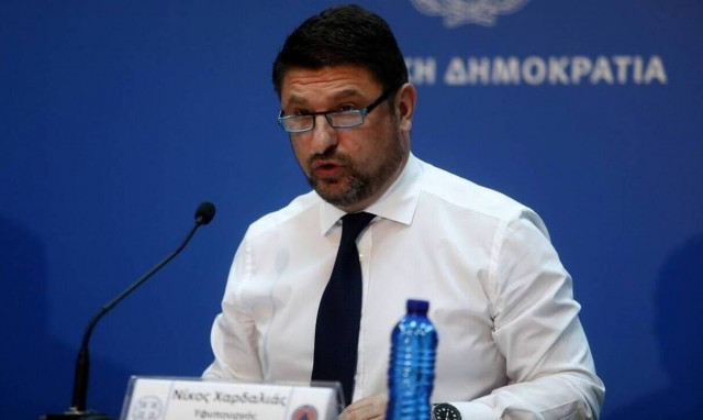 Κορονοϊός - Νίκος Χαρδαλιάς: Ο «αυστηρός» υπουργός όπως δεν τον έχετε ξαναδεί! (pics)