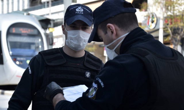 Κορονοϊός: Εξετάζεται μέχρι και τριπλασιασμός προστίμων για όσους παραβιάζουν την καραντίνα