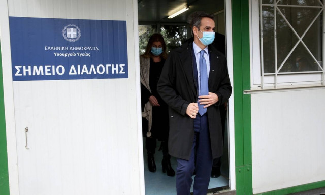 Κορονοϊός: Με μάσκα στο νοσοκομείο «Σωτηρία» ο Κυριάκος Μητσοτάκης (pics)